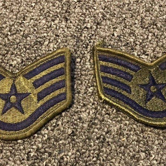 1 PAIR 2 PATCHES 1976-1993 USAF AIR FORCE RANK PATCH STAFF SERGEANT E-5 E5 OG GR - Picture 2 of 3